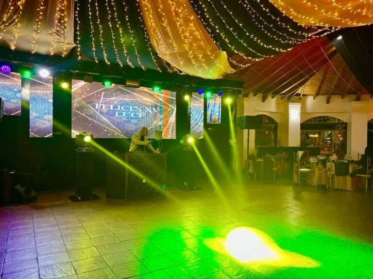 Montaje de gala para bodas en el Salon Santa Elena en la sabana de Bogota