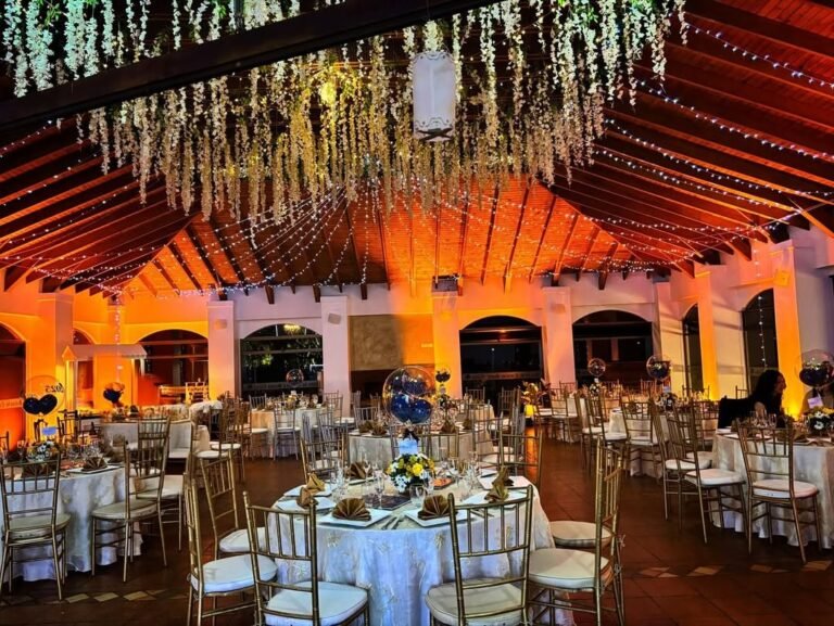 Montaje de gala para bodas en el Salon Santa Elena en la sabana de Bogota