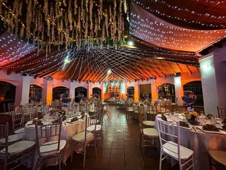 Montaje de gala para bodas en el Salon Santa Elena en la sabana de Bogota