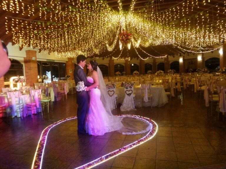 Montaje de gala para bodas en el Salon Santa Elena en la sabana de Bogota